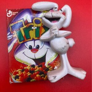 Vintage Trix Are For Kids Cereal Box & Rabbit Magnet